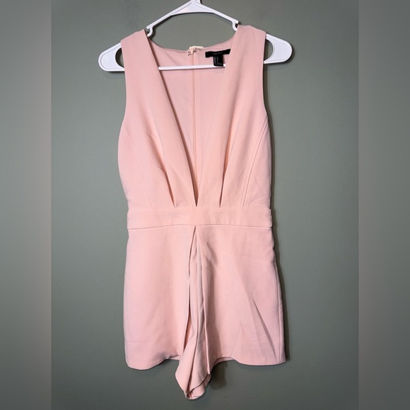 Forever 21 Women’s NWT Elegant Pink Jumpsuit Size Small Deep V Neck - Picture 2 of 7
